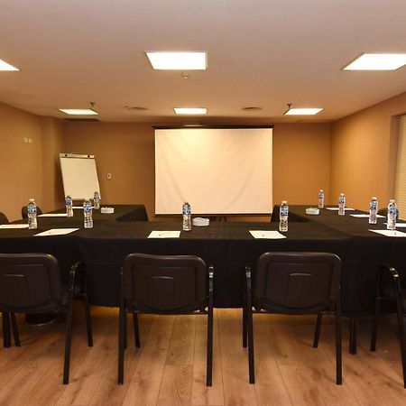 Howard Johnson Resort&Convention Center Ezeiza Exterior foto