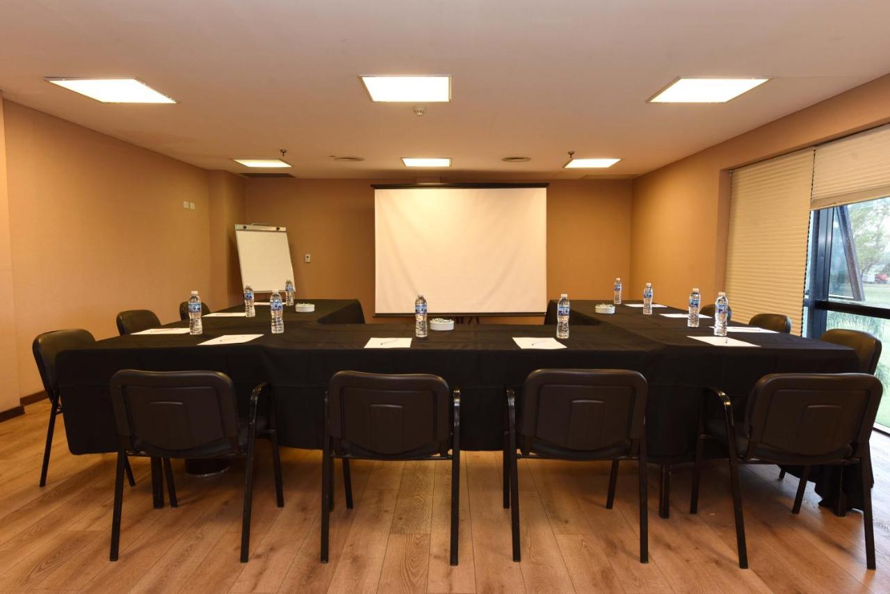 Howard Johnson Resort&Convention Center Ezeiza Exterior foto