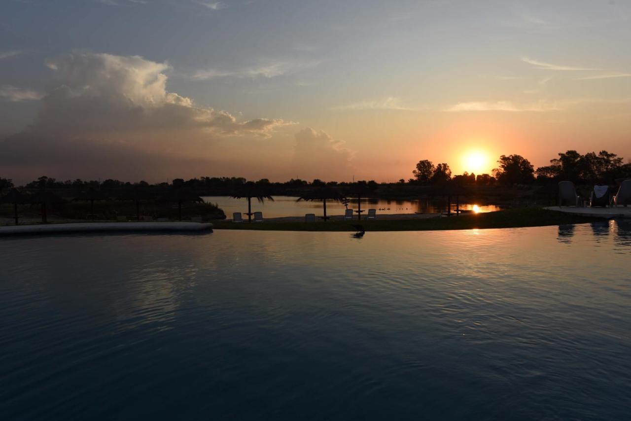 Howard Johnson Resort&Convention Center Ezeiza Exterior foto